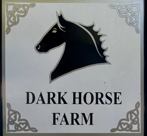 Dark Horse Farm logo